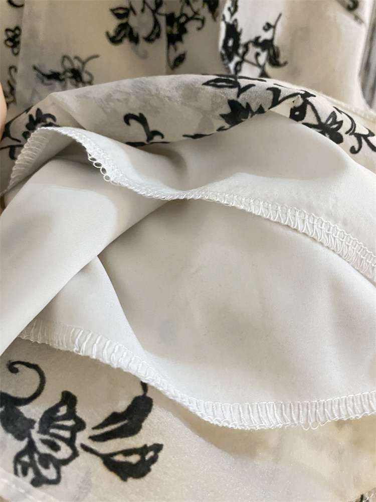 フリルブラウス 花柄デザイン フリルスリーブ シャーリングブラウス