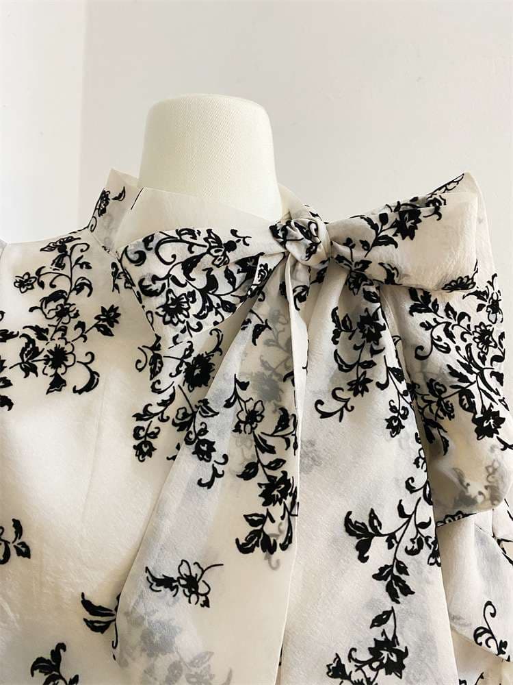 フリルブラウス 花柄デザイン フリルスリーブ シャーリングブラウス