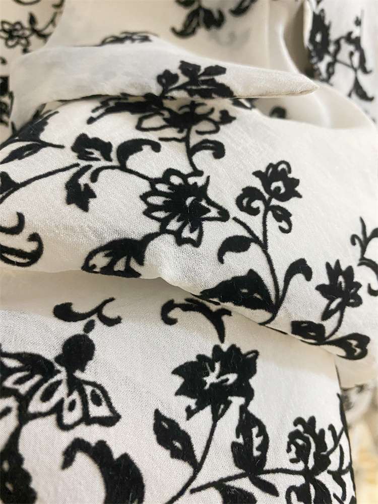 フリルブラウス 花柄デザイン フリルスリーブ シャーリングブラウス