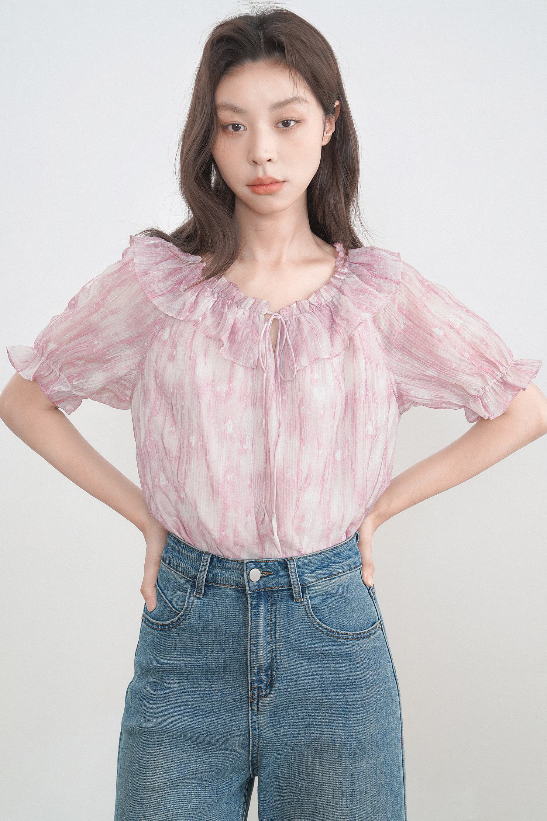 フリルブラウス 優美なネックフリルシアーブラウス