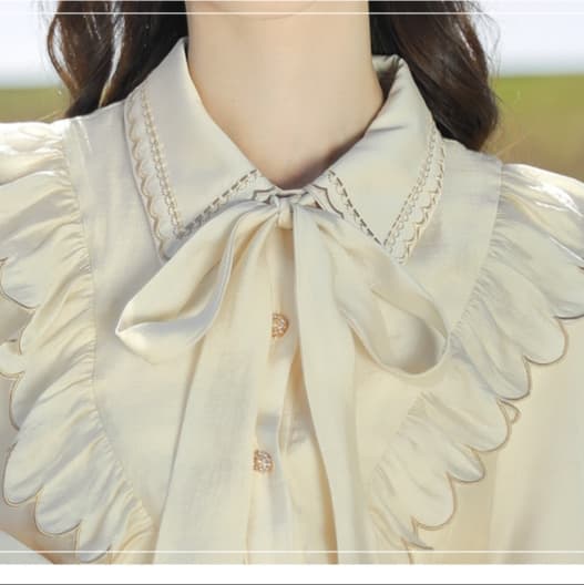 優美なリボン付きスカラップフリルブラウス