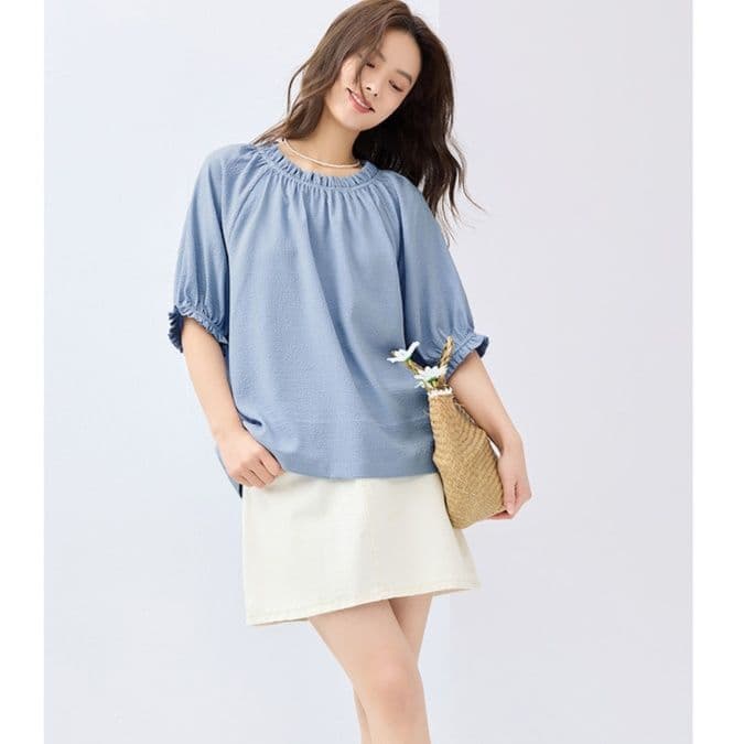 フリルブラウス 優しさ漂う胸元フリルブラウス