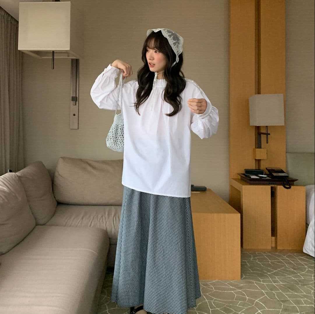 フリルブラウス 優美な首元フリル立ち襟ブラウス