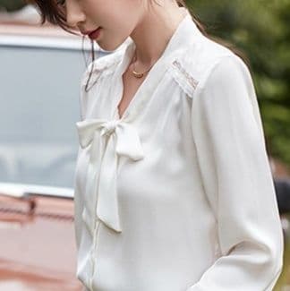 フリルブラウス 優美なリボンタイ胸元フリルブラウス