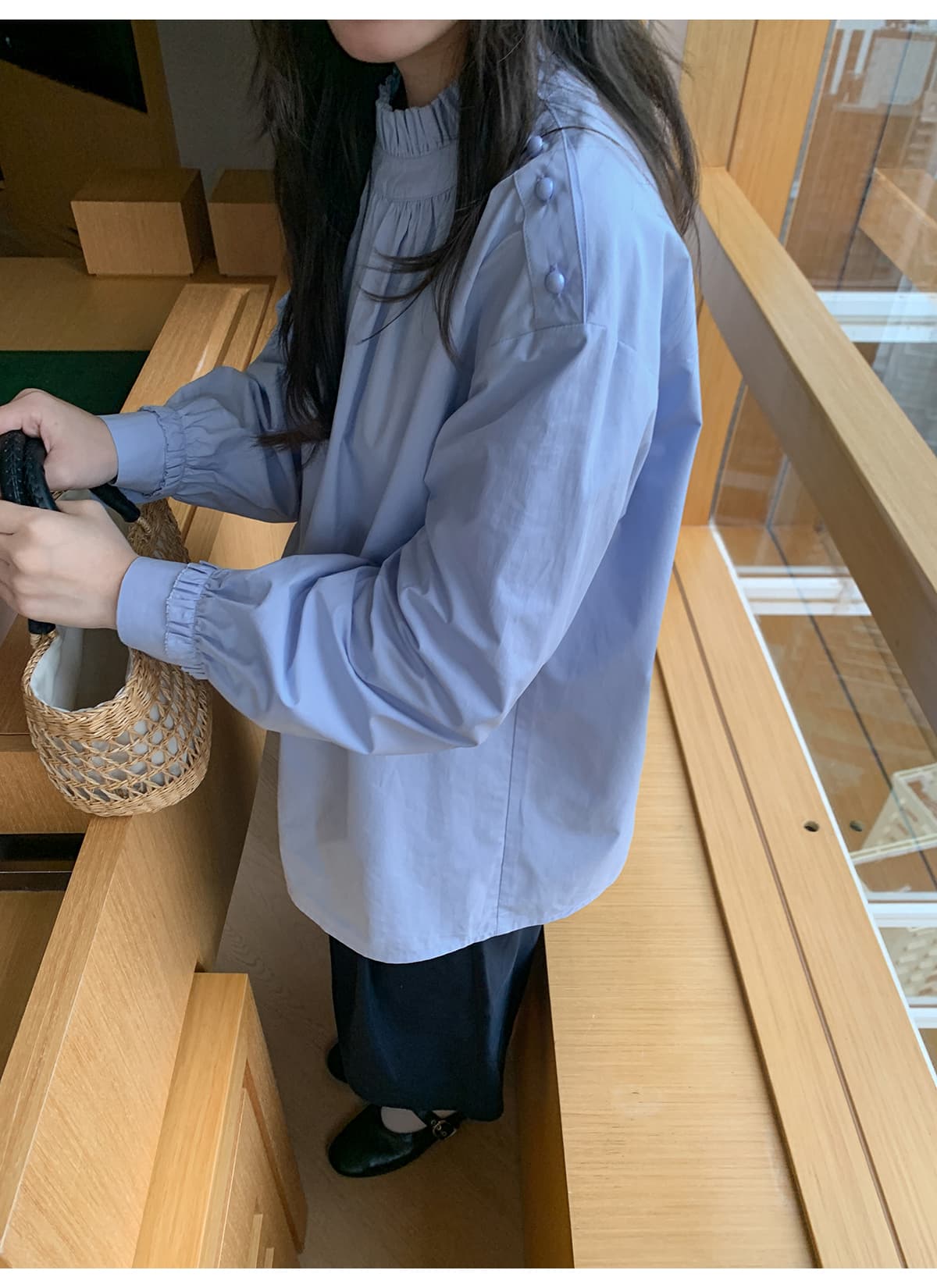 フリルブラウス 優美な首元フリル立ち襟ブラウス