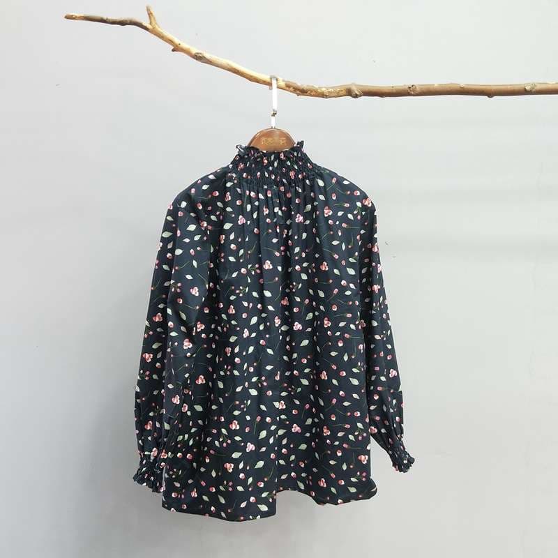 フリルブラウス 繊細花柄フリル袖ブラウス