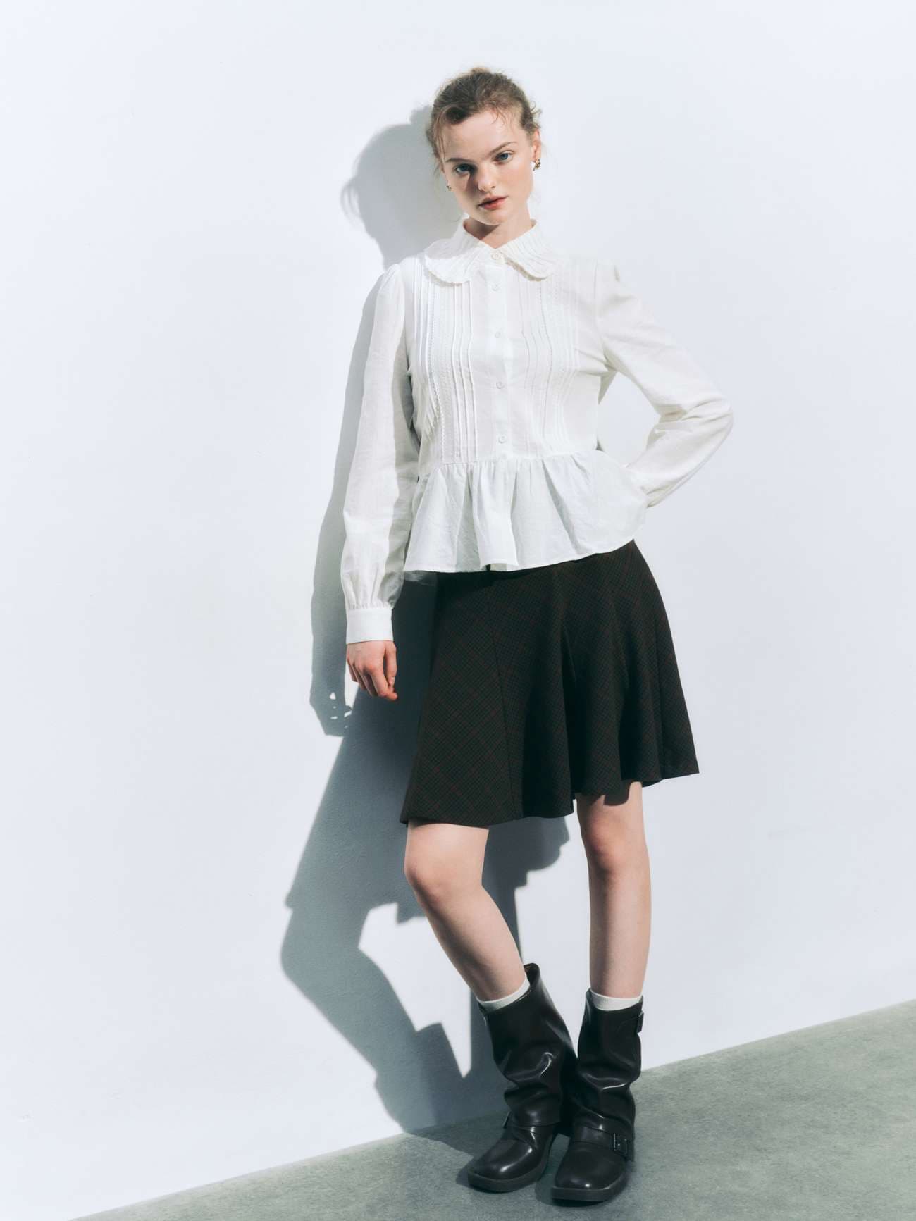 フリルブラウス ふんわり裾フリル 刺繍入りブラウス