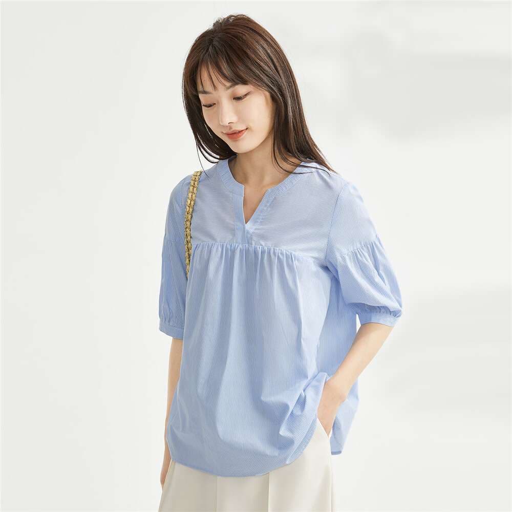 フリルブラウス ふんわり袖のフリル付きブラウス