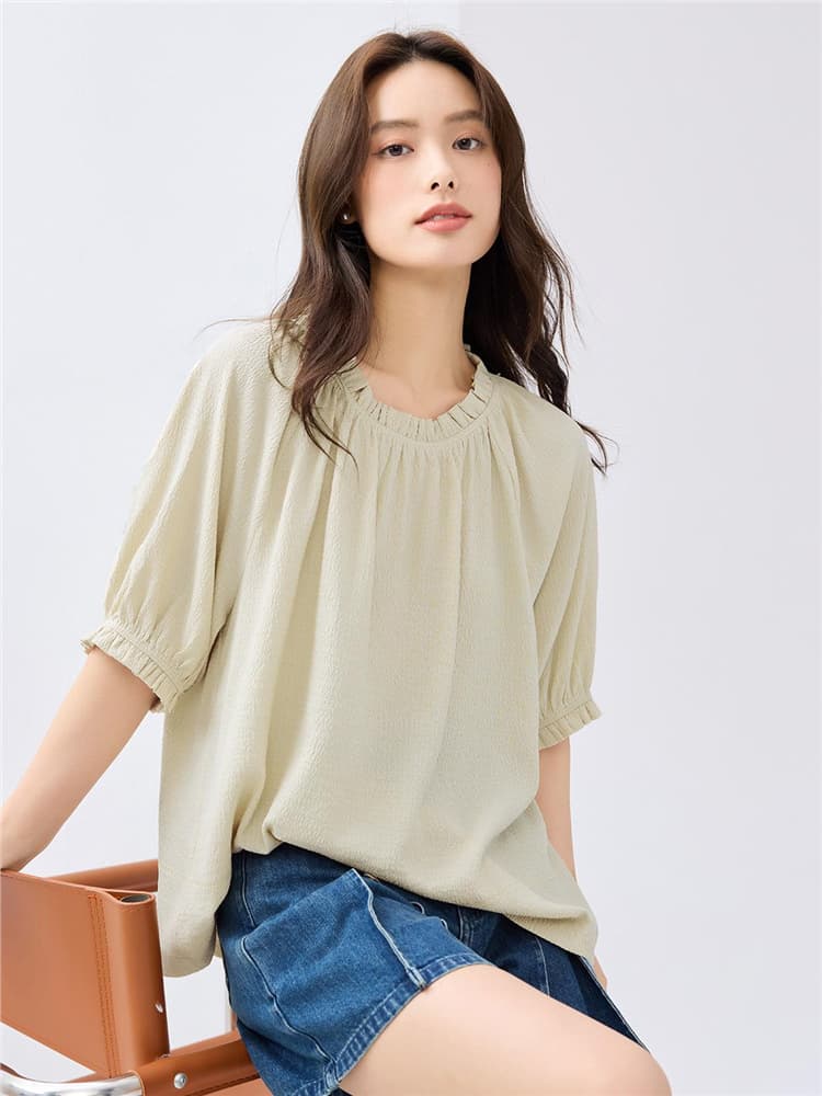 フリルブラウス 優しさ漂う胸元フリルブラウス