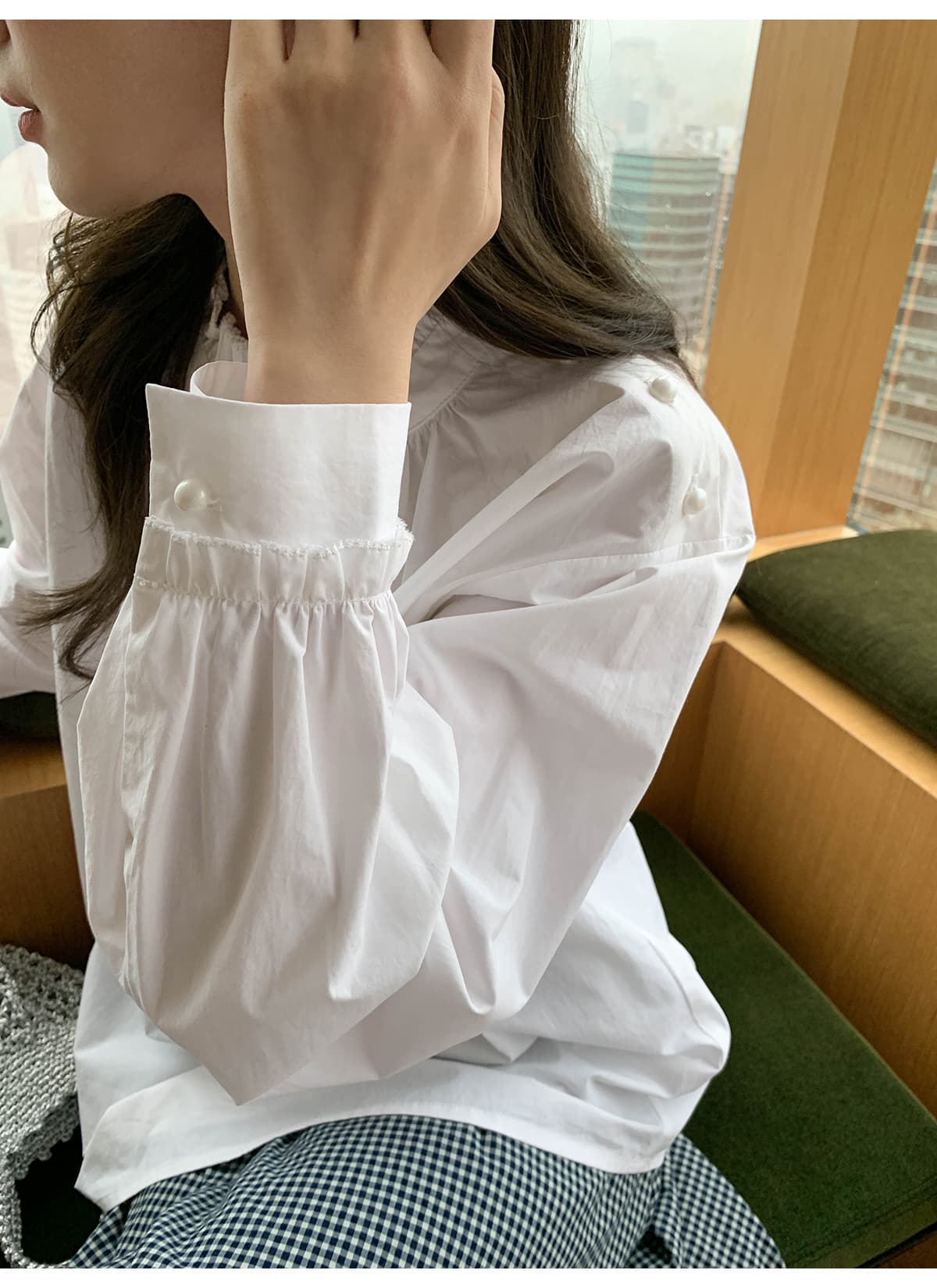 フリルブラウス 優美な首元フリル立ち襟ブラウス