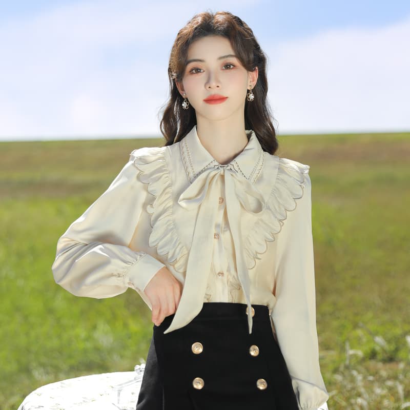 優美なリボン付きスカラップフリルブラウス