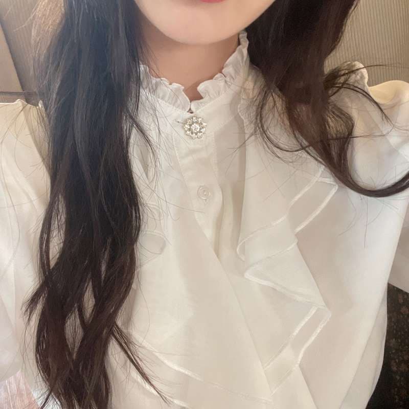 優雅な襟元フリルブラウス