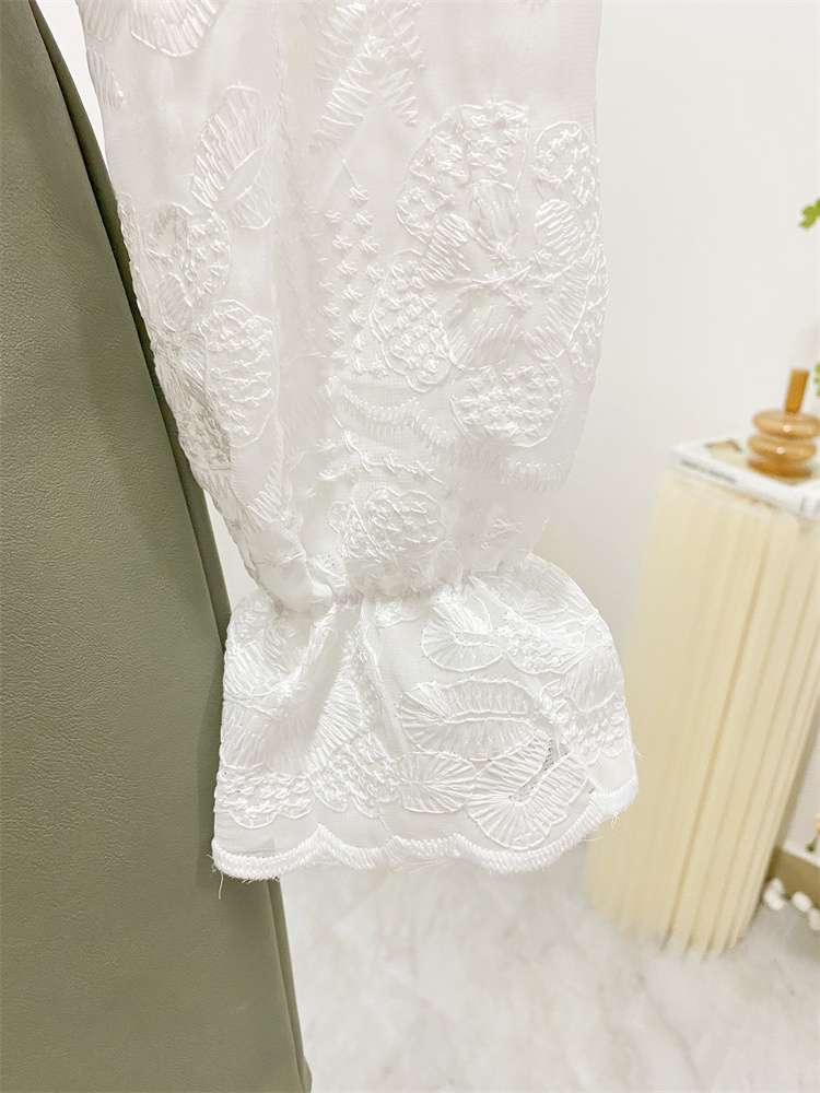 フリルブラウス レース襟付き レトロ調刺繍ブラウス