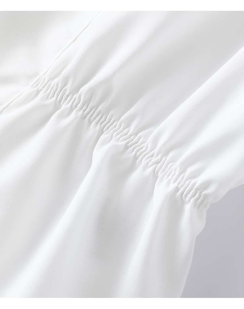 フリルブラウス 優雅なフリル襟付きブラウス