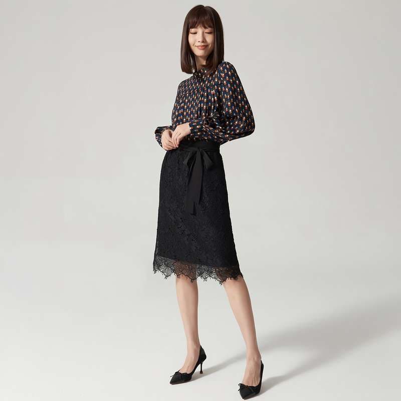 フリルブラウス 幾何学模様フリル袖ブラウス