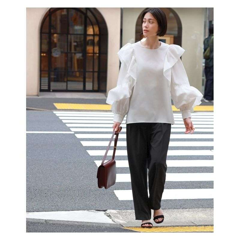 優雅なボリュームフリルブラウス